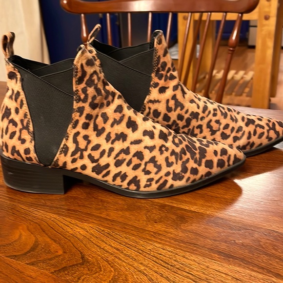 A New Day leopard print bootie size 9 medium width 2 inch heel - Picture 2 of 7